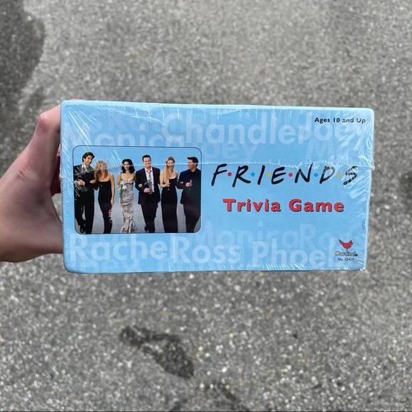 ❤️NWT Friends trivia game! - Picture 6 of 6